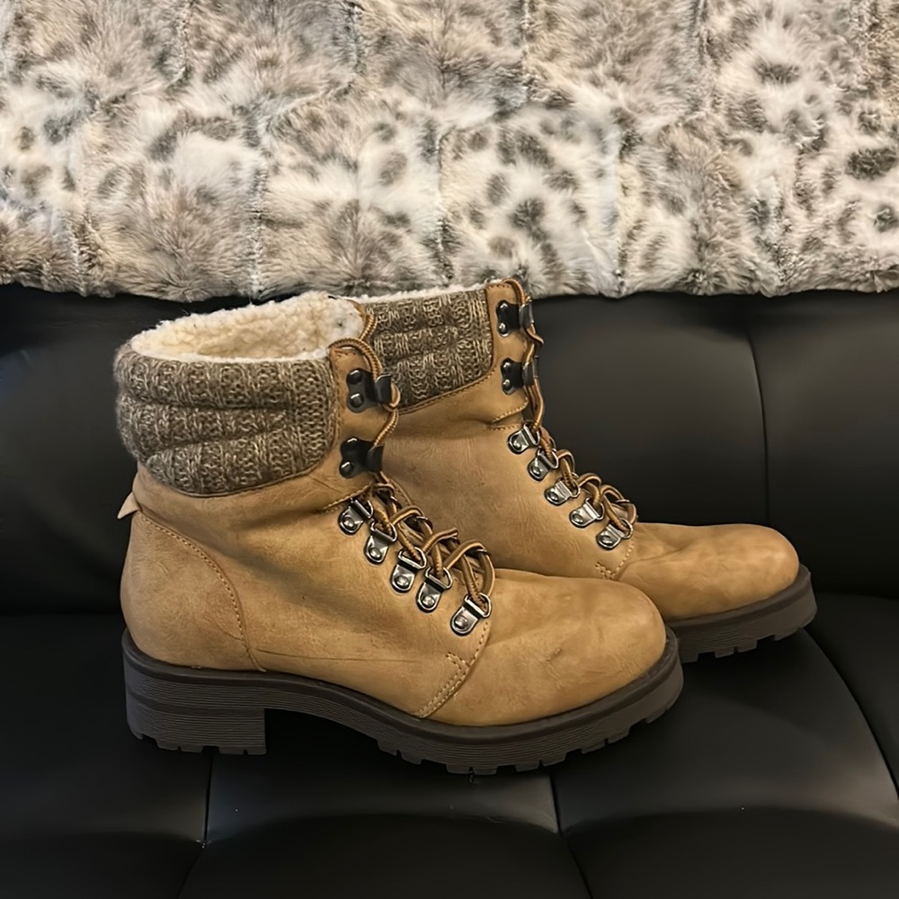 Lace up lined combat boots